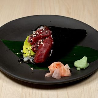 S58. Temaki Atún Spicy (1 Ud.)