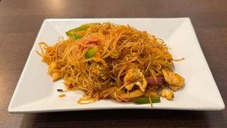 Spaghetti di riso saltati thailandese