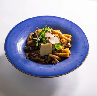 Rigatoni s biftekom i gljivama