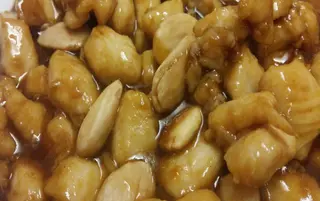 Pollo con le mandorle