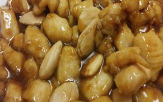 Pollo con le mandorle