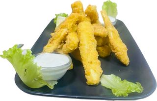 Панирани тиквички с чеснов сос