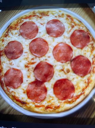 Pizza Salami (33 Cm.)