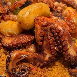 Couscous Au Poulpe + 2 Doights de Fatma
