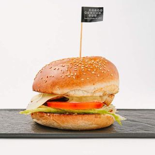 Burger Menadžerica pile + Torta