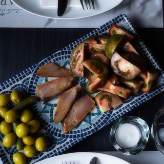 Tomate Con Bonito (Ración)