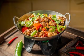 95. Ananatra alla scodella di fuoco con bambu