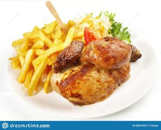 Medio pollo con ensalada y patatas