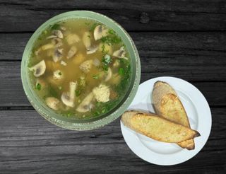 Юшка з білих грибів і печериць