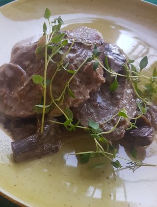 Cielęcina duszona w sosie borowikowym