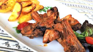 Мариновани свински гърди на фурна със запечени картофи 350 гр.