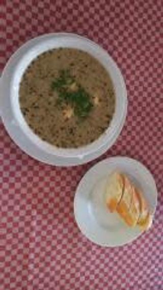 Żurek z kiełbasą, jajkiem