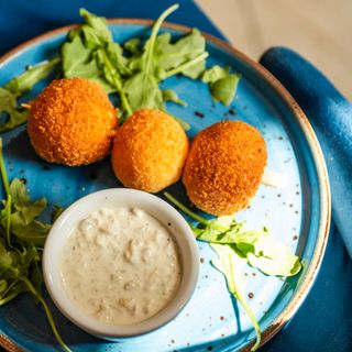 Kulki serowe z guacamole