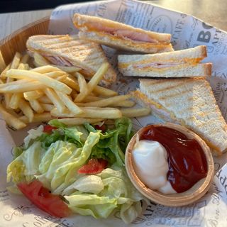 Тостер с чедър и пиле