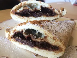 Calzone con Nutella e zucchero a velo
