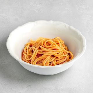 Спагетти с томатным соусом