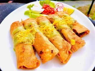 Такитос с дърпано телешко (500г)