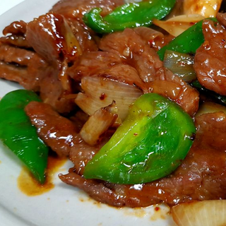 77. Ternera Con Pimiento Verde