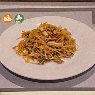 Spaghetti saltati con pollo e verdure