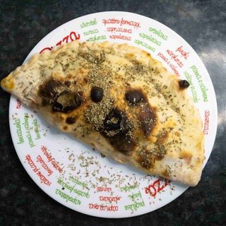 Піца Кальцоне (закрита піца) (30см)