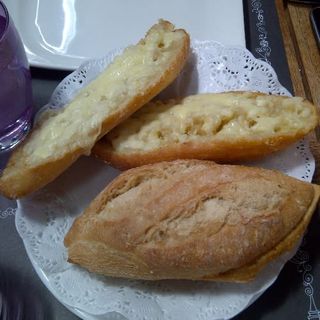 Pan de ajo con queso fundido