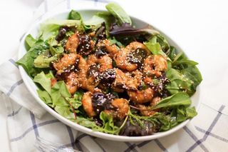 Insalata di prezzemolo cinese e gamberetti