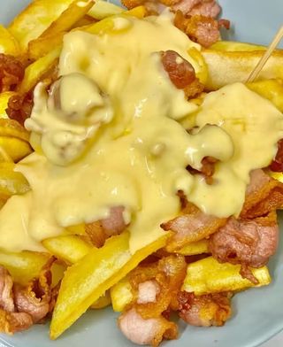 Patatine con bacon e cheddar