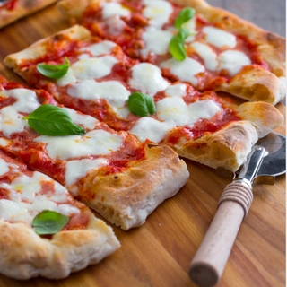 Pinsa Italiana (Pizza ovalada crujiente y tierna a la vez)