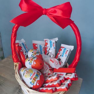 კალათი ტკბილეულით