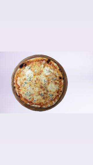 Quattro formagi pizza