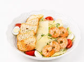 Салат Цезарь с креветками 