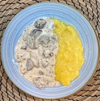 Pui rustic servit cu mamaliga