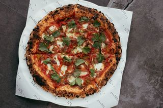 Піца з кебабом і зірою та реліш з зелених помідорів (520g)