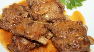 COSTILLAS en SALSA de ALMENDRAS