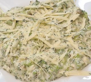 Спагети със спанак и сирене (500г)