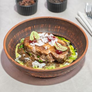 Ceafă de porc slow-cooked