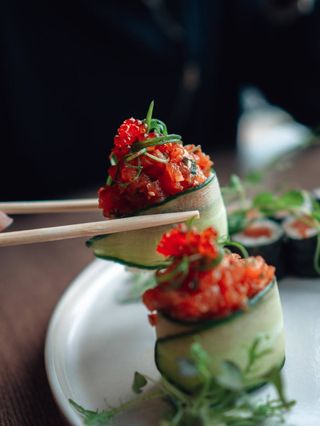 Gunkan tatar z tuńczyka