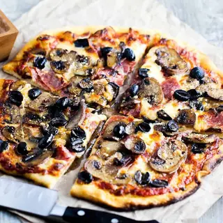 Pizza with chicken, mushrooms and olives(D:33см)