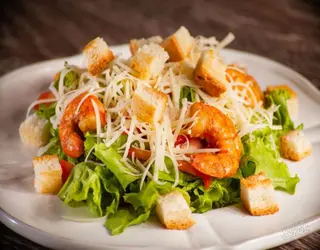 Салат "Цезарь" с креветками (170 гр.)