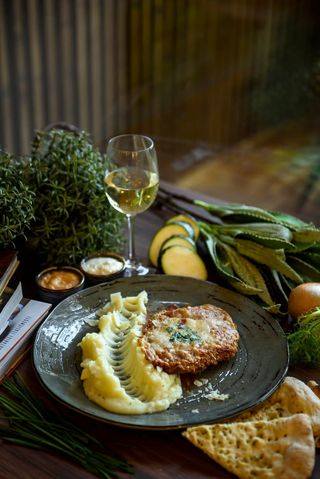 PUI PARMIGIGGIANA CU PIURE DE CARTOFI