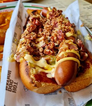 Hot Dog American Bacon Queso