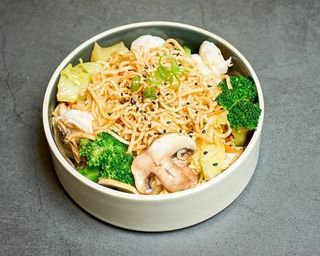 Fideos de huevo（炒面）