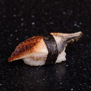 Суші з вугрем