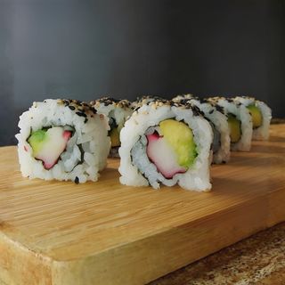 Uramaki Surimi I Alvocat (8 Uds.)