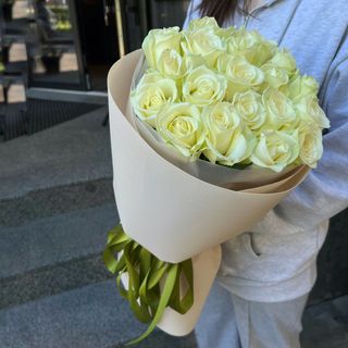 19 троянд в упакуванні 