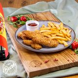 Polędwiczki drobiowe w panierce z frytkami