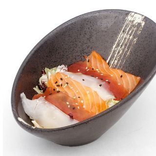 05.Insalata mista con pesce crudo