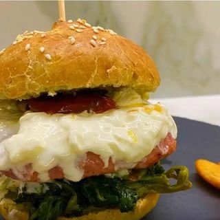 Salsiccia, provola affumicata, friarielli