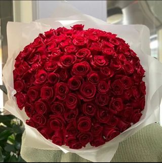 100 Red Roses