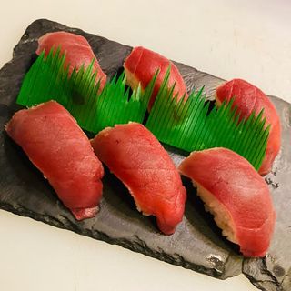 Nigiris de atún (6 pzs.)